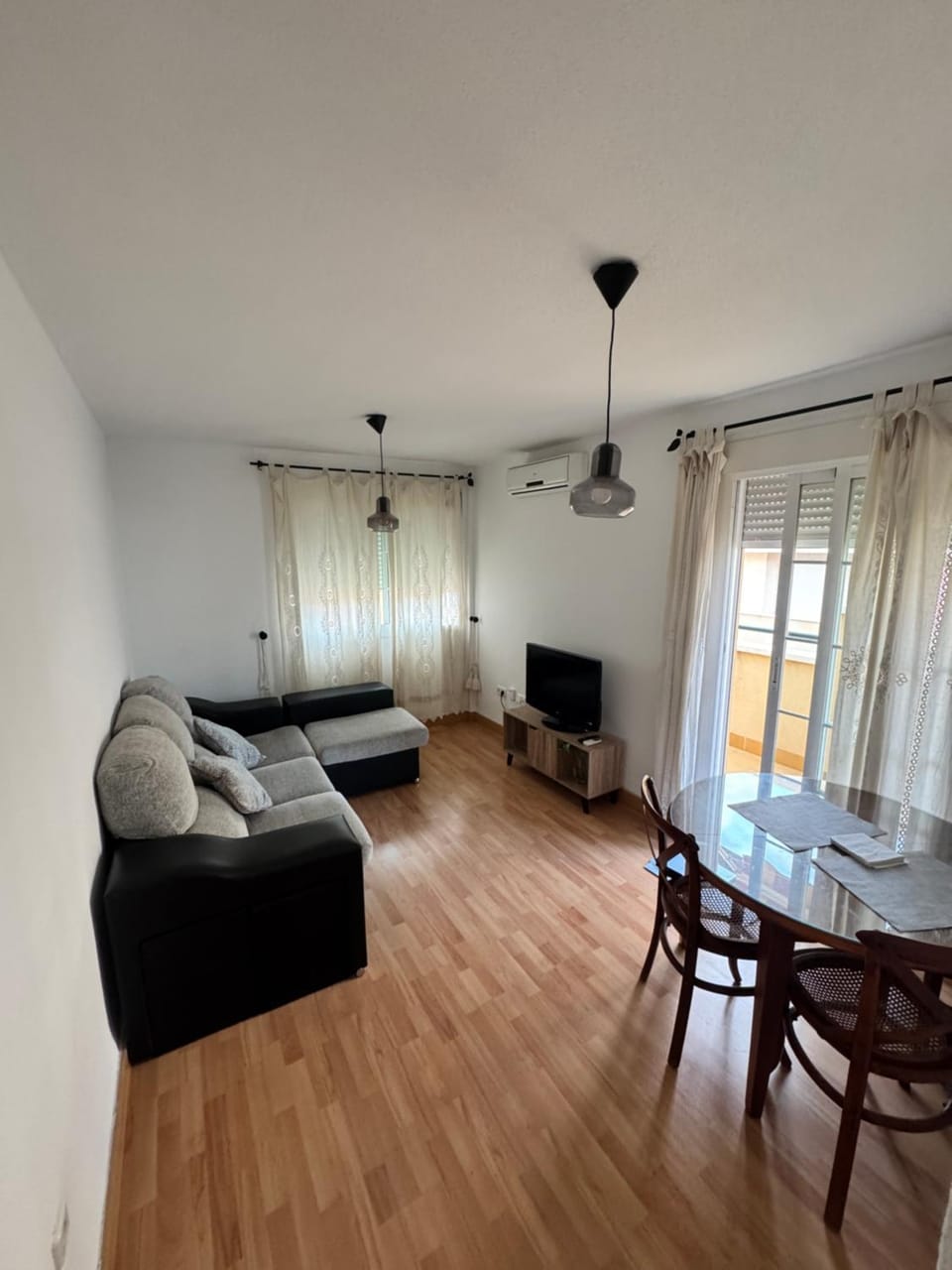 Communal lounge/ TV room, TV and multimedia, Dining area