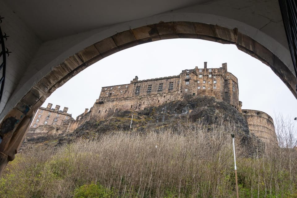 Charming Grassmarket 1 Bed Castle pad Apartment in Edinburgh