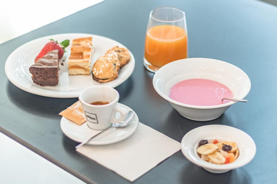 Food and drinks, Food, Breakfast, Continental breakfast, Drinks