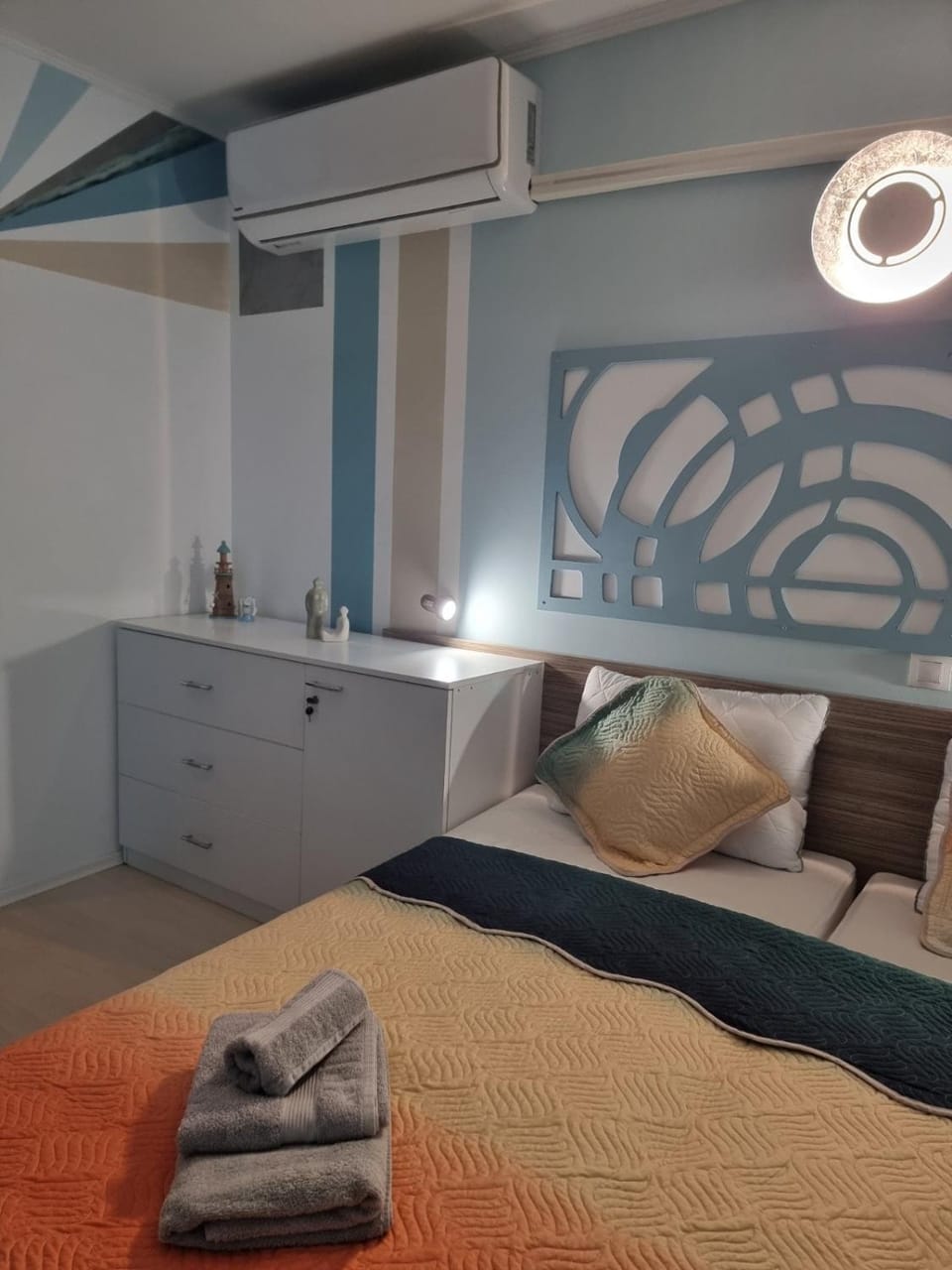 Bedroom, air conditioner