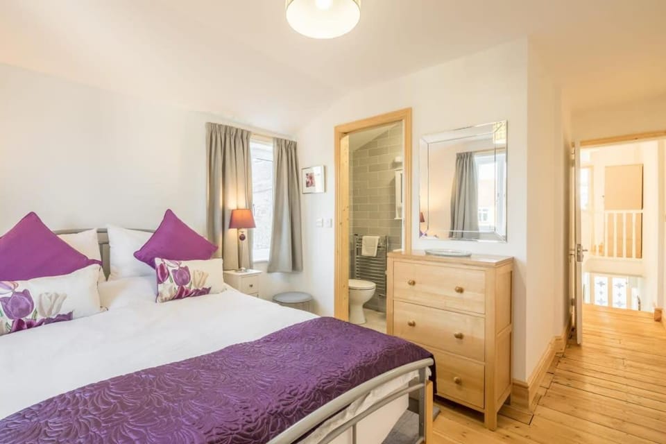 Beautiful and Spacious Cambridge Home with Free Parking & Garden! House in Cambridge