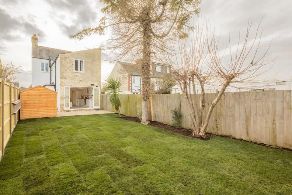 Beautiful and Spacious Cambridge Home with Free Parking & Garden! House in Cambridge