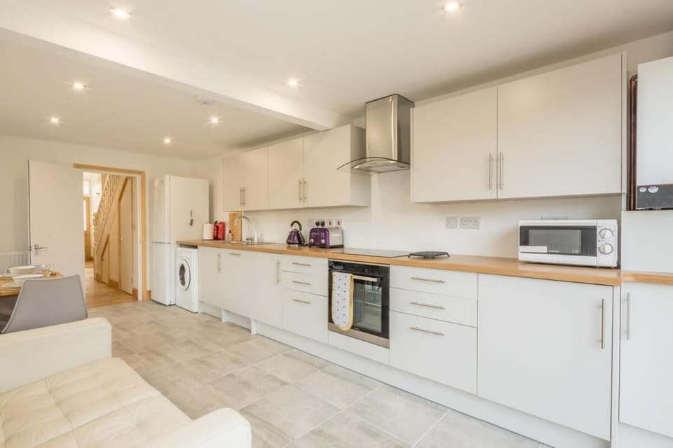 Beautiful and Spacious Cambridge Home with Free Parking & Garden! House in Cambridge
