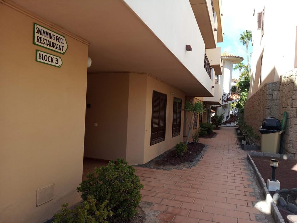 Apartment with pool and gardens near the coast Apartment in Abona
