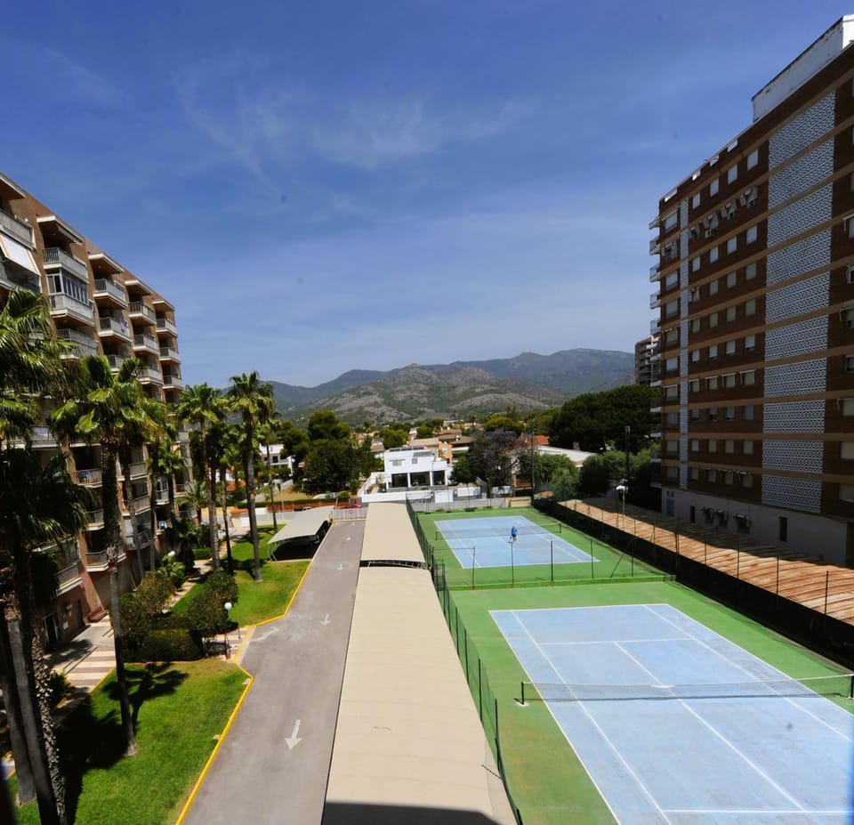 CANARIAS vista piscina Orangecosta Apartment in Benicàssim