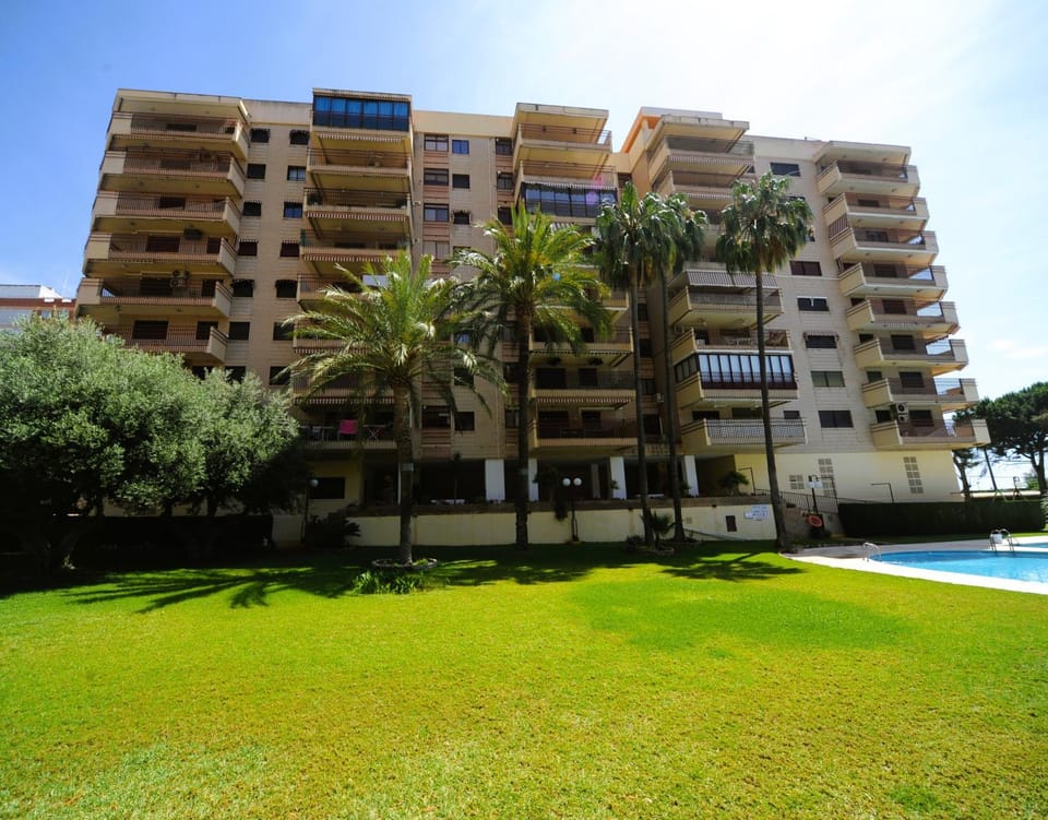 CANARIAS vista piscina Orangecosta Apartment in Benicàssim