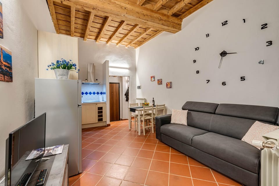 Communal lounge/ TV room, TV and multimedia, Kitchen or kitchenette, Living room, Dining area, Evening entertainment