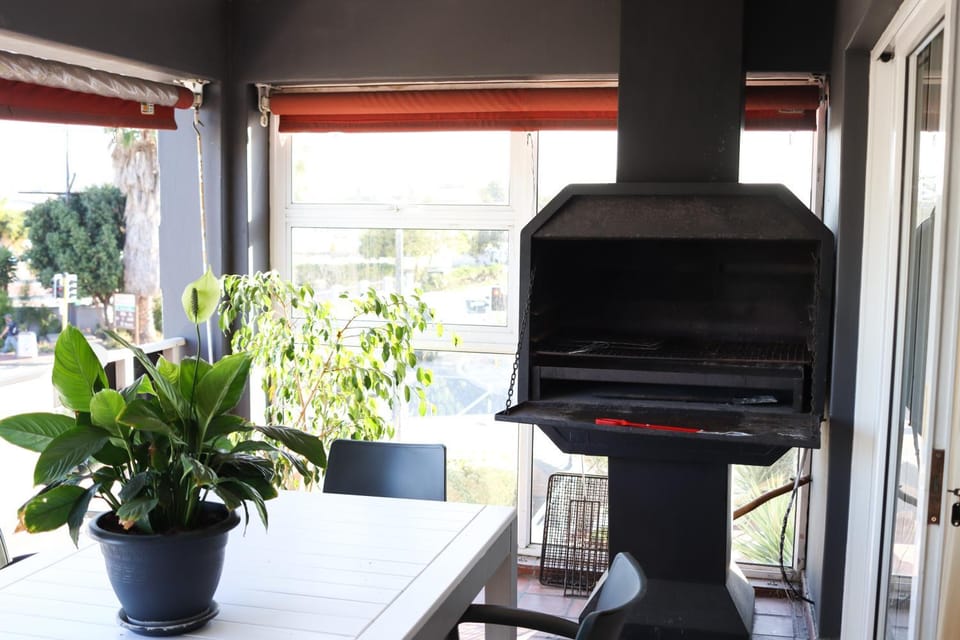 View (from property/room), Dining area, City view, Sea view, Street view