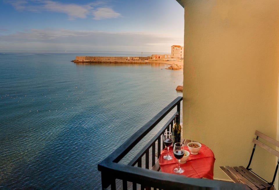 Property building, Natural landscape, View (from property/room), Balcony/Terrace, Sea view