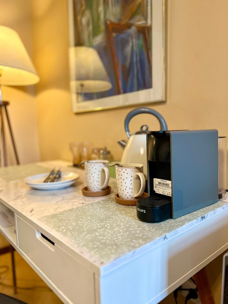Coffee/tea facilities, Kitchen or kitchenette, Dining area