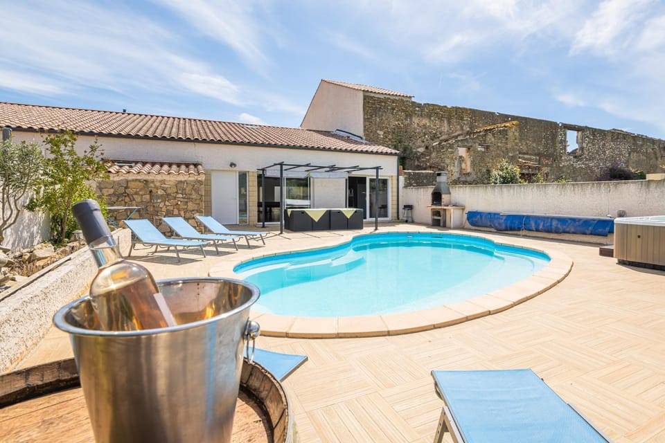 Villa avec piscine et Jaccuzy Villa in Occitanie