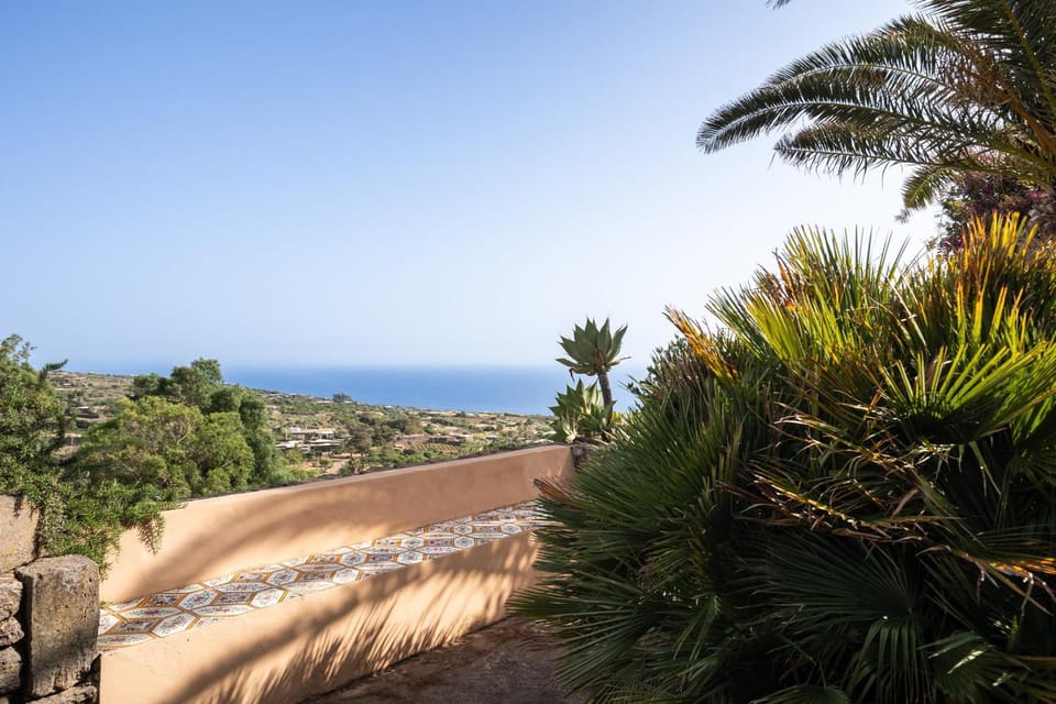 Dammuso Blanco Villa in Sicily