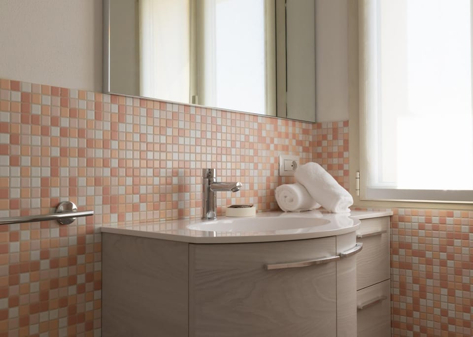 Bathroom, towels