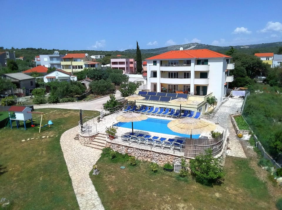 Property building, Bird's eye view, Garden view, Swimming pool