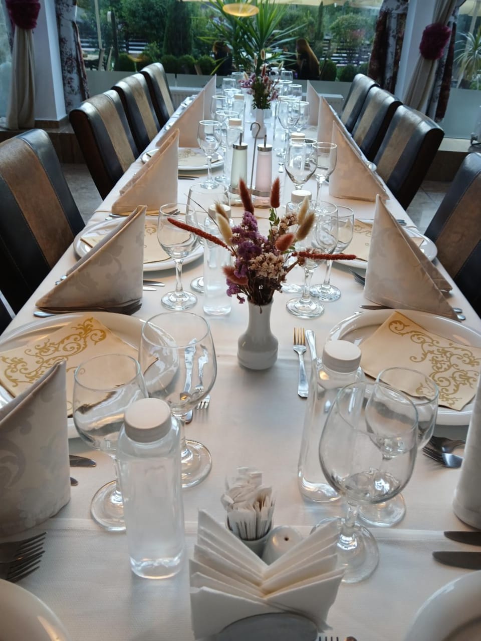 Restaurant/places to eat, Food and drinks, Banquet/Function facilities, Food, Dinner