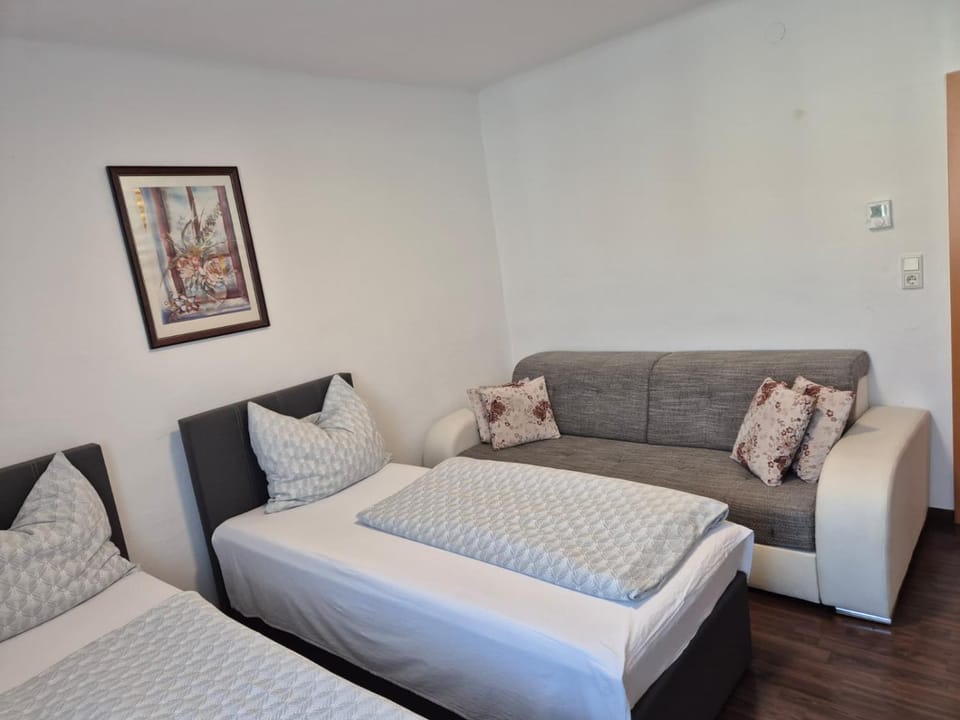 Bed, Living room, Photo of the whole room, Bedroom
