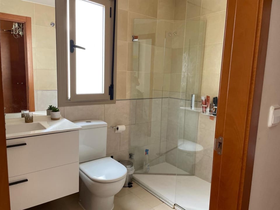 Shower, Toilet