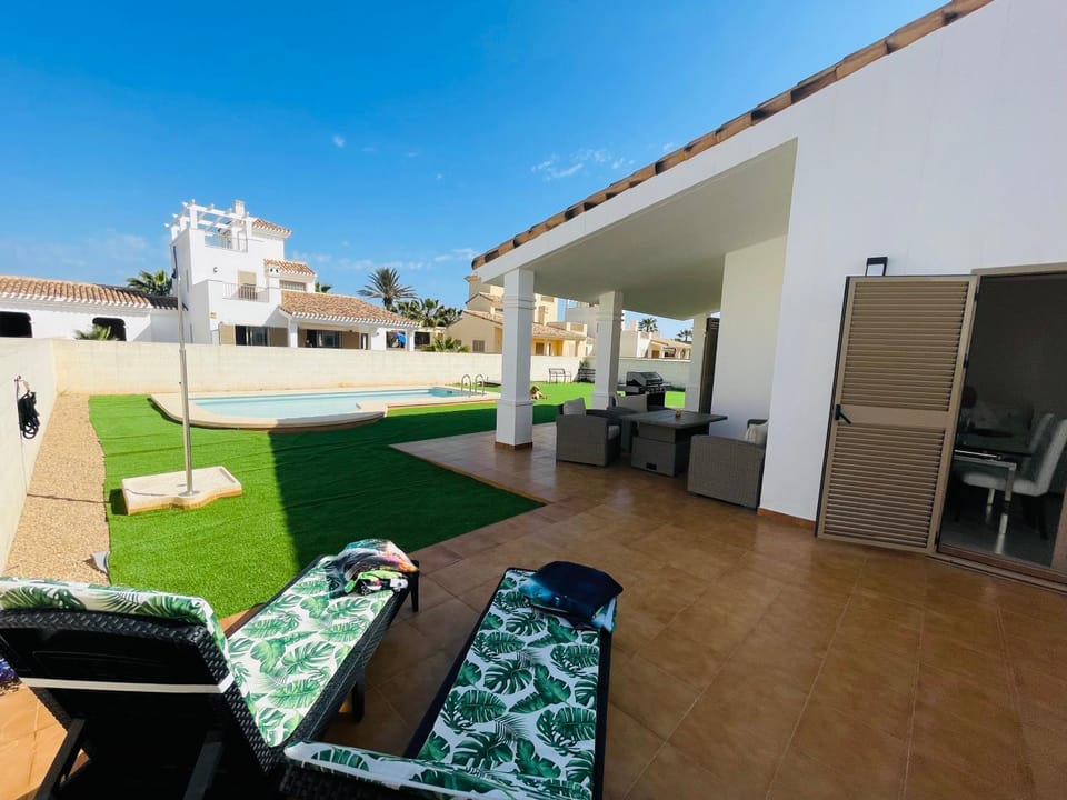 Day, Pool view, Swimming pool, sunbed
