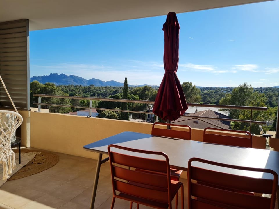 View (from property/room), Balcony/Terrace, Mountain view