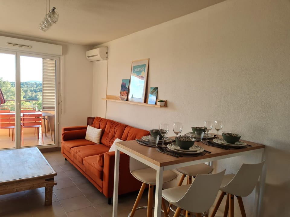 Living room, Dining area