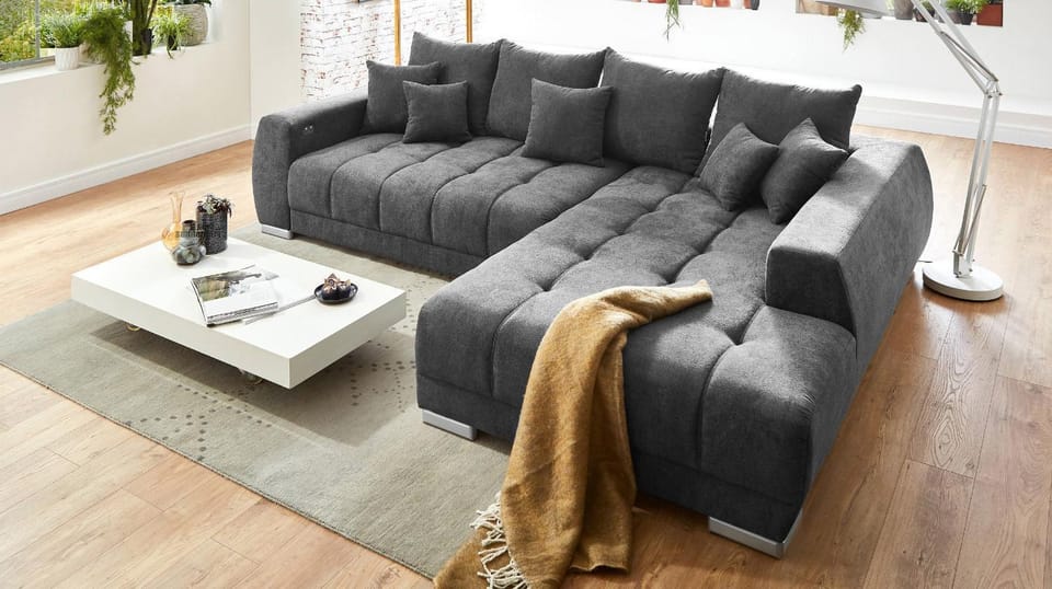 Bed, Living room