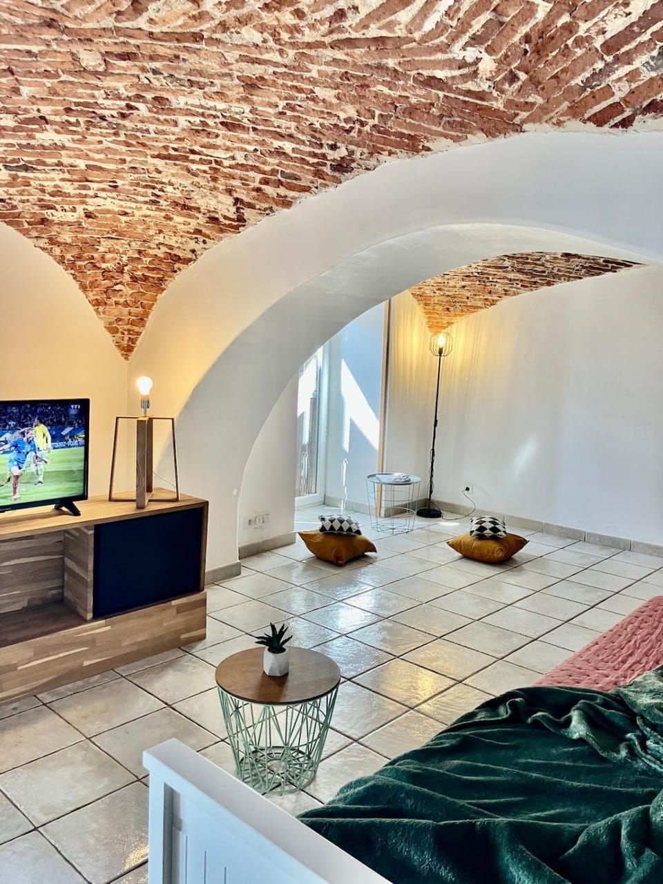 TV and multimedia, Kitchen or kitchenette, Living room, Seating area, Dining area