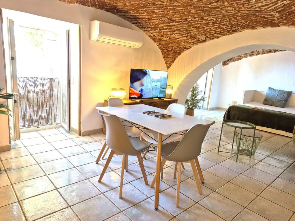 TV and multimedia, Dining area