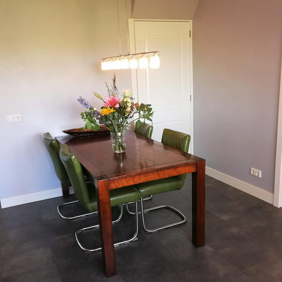 Dining area, kitchen
