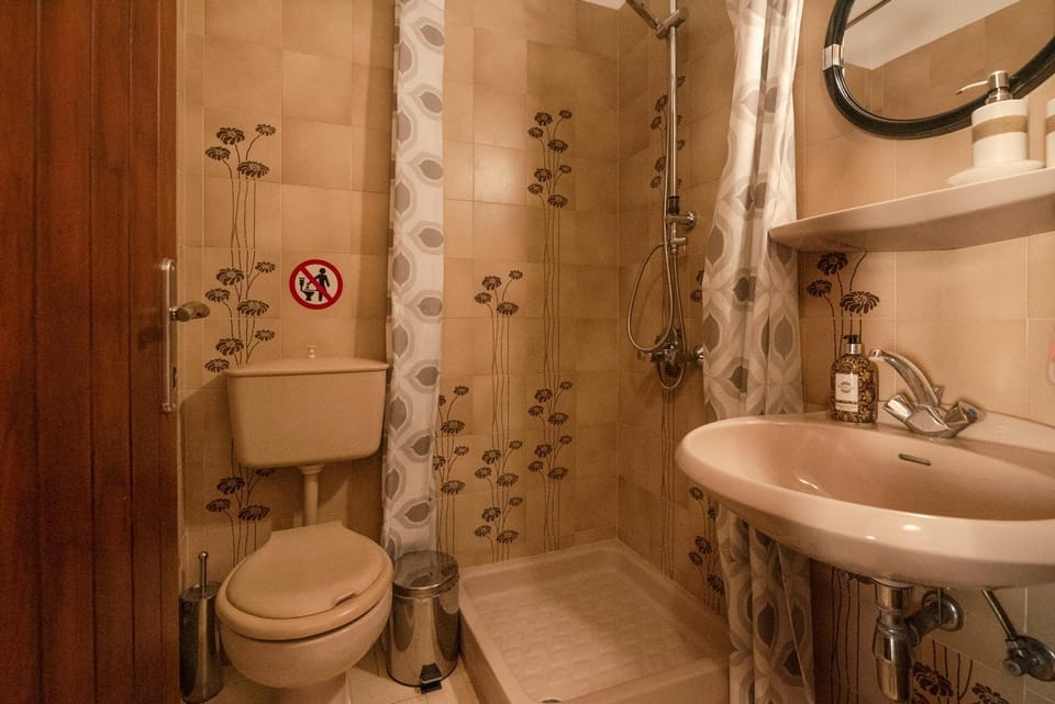 Toilet, Bathroom