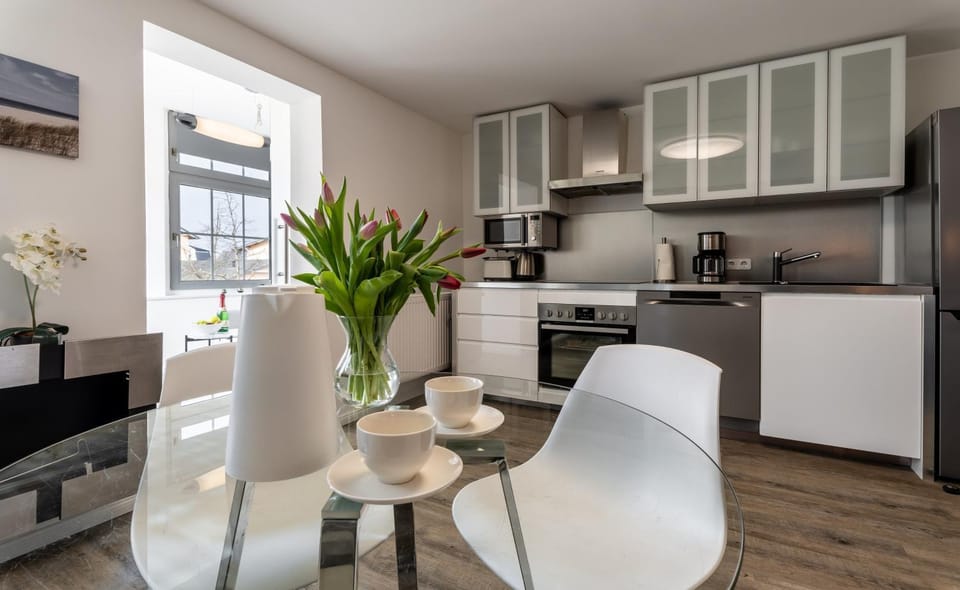 Kitchen or kitchenette, Dining area, dishwasher, minibar, pet friendly