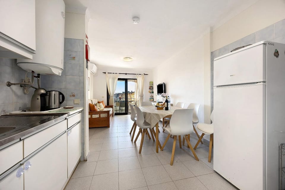 Property building, Kitchen or kitchenette, Living room