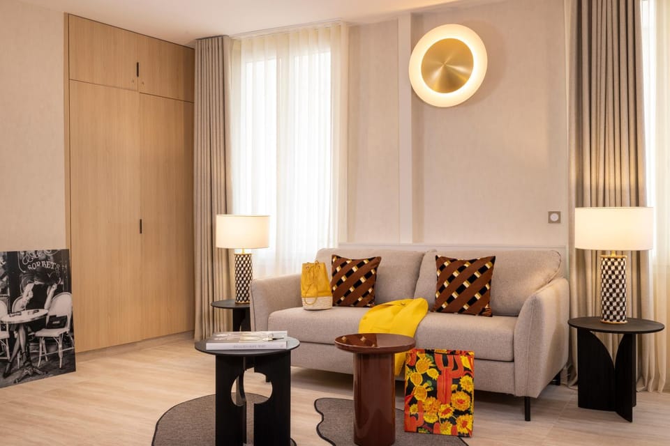 Living room, Seating area