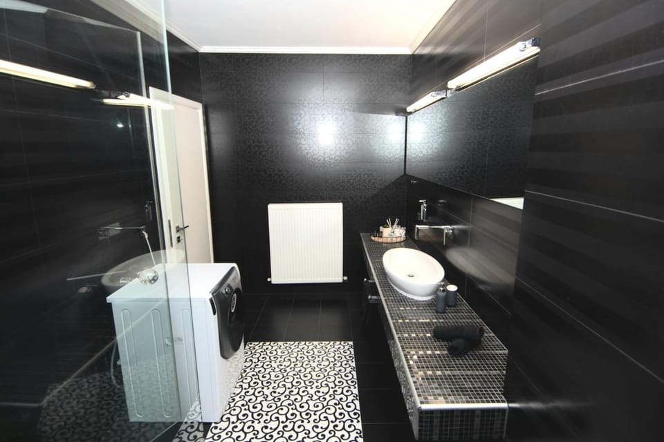 Shower, Bathroom, furniture, heating, internet, locker, towels, washing machine