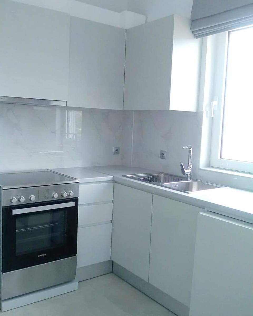Kitchen or kitchenette, pet friendly, stove