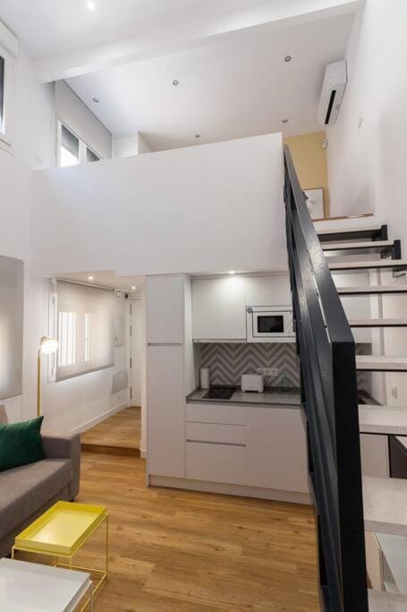 TV and multimedia, Kitchen or kitchenette, Living room, Seating area, Communal kitchen