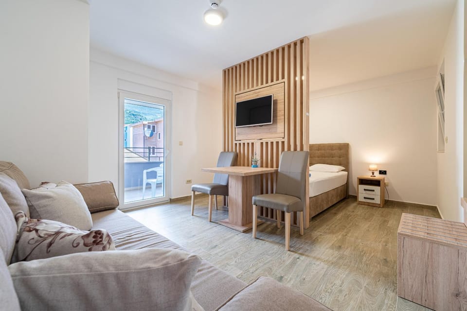 Living room, Photo of the whole room