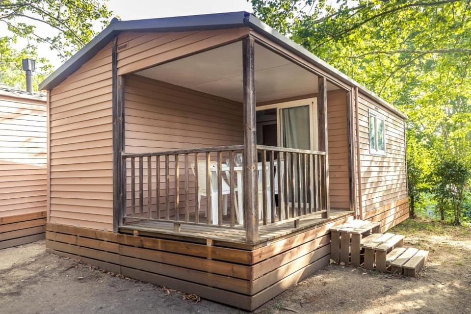 Camping les Rives du Lac de Vinça Campground/ 
RV Resort in Catalonia