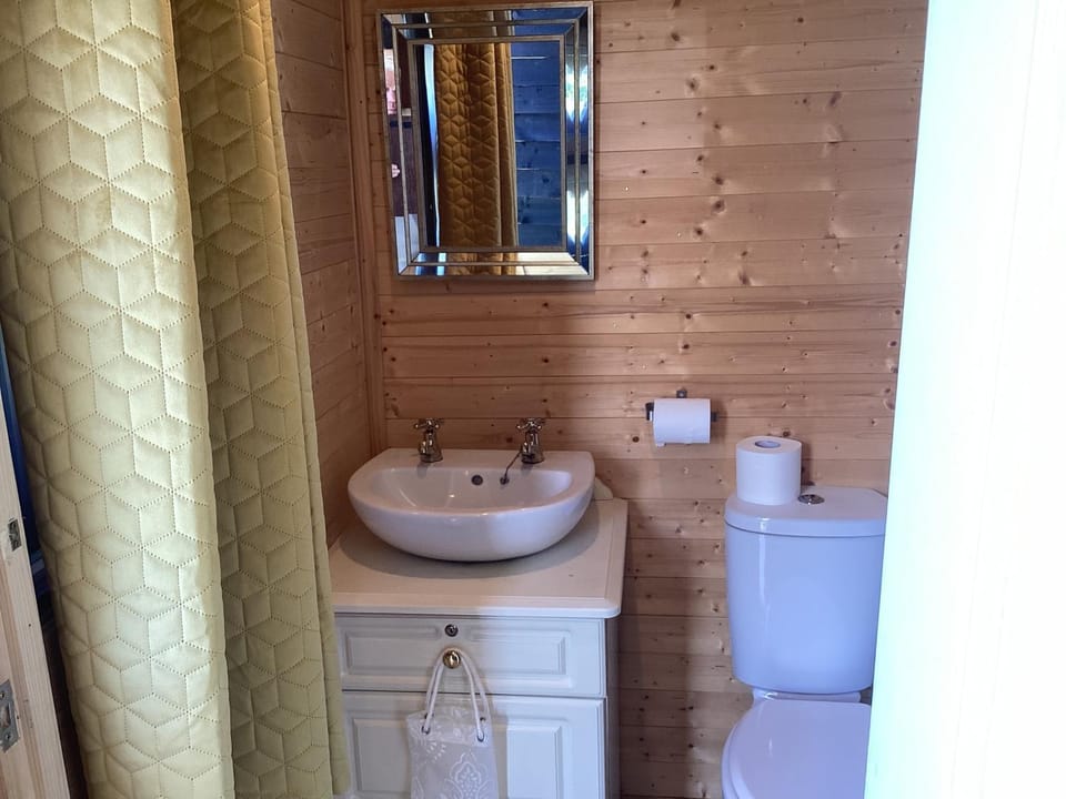 Vigo Retreat cabin 2 Cabin in Tonbridge and Malling District