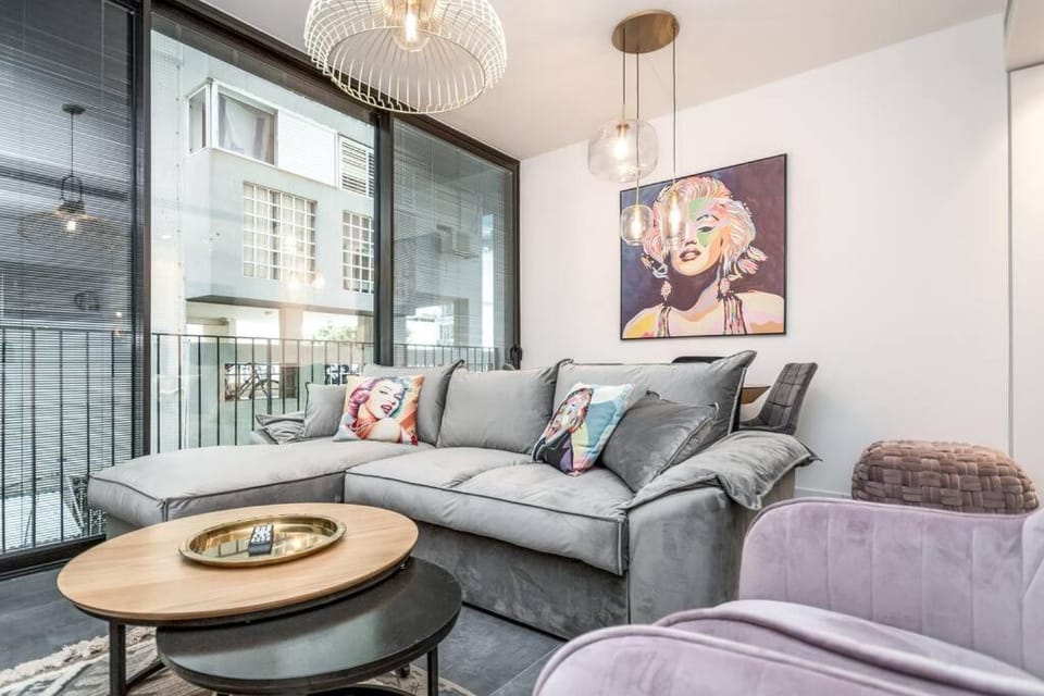 Modern and Design 1 BD apt close to the beach Apartment in Tel Aviv-Yafo
