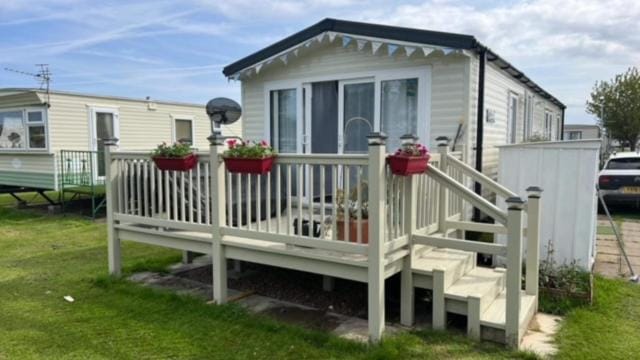 Skegness,North shore holiday park , new 8 berth caravan for rent Campground/ 
RV Resort in Skegness