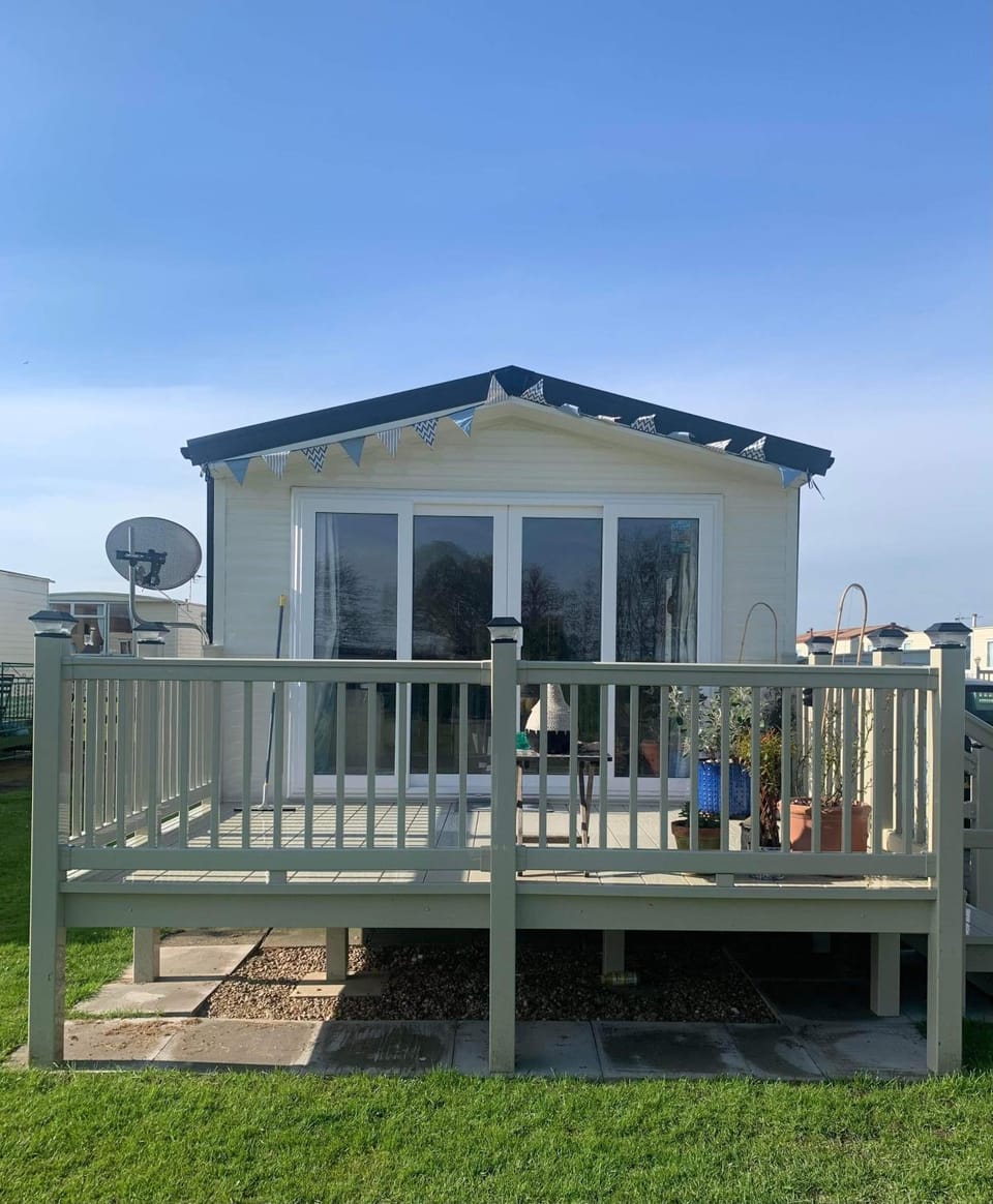 Skegness,North shore holiday park , new 8 berth caravan for rent Campground/ 
RV Resort in Skegness