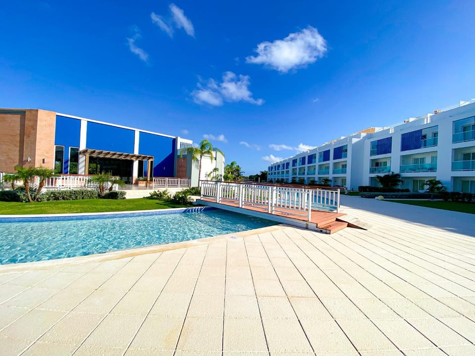 Property building, Swimming pool