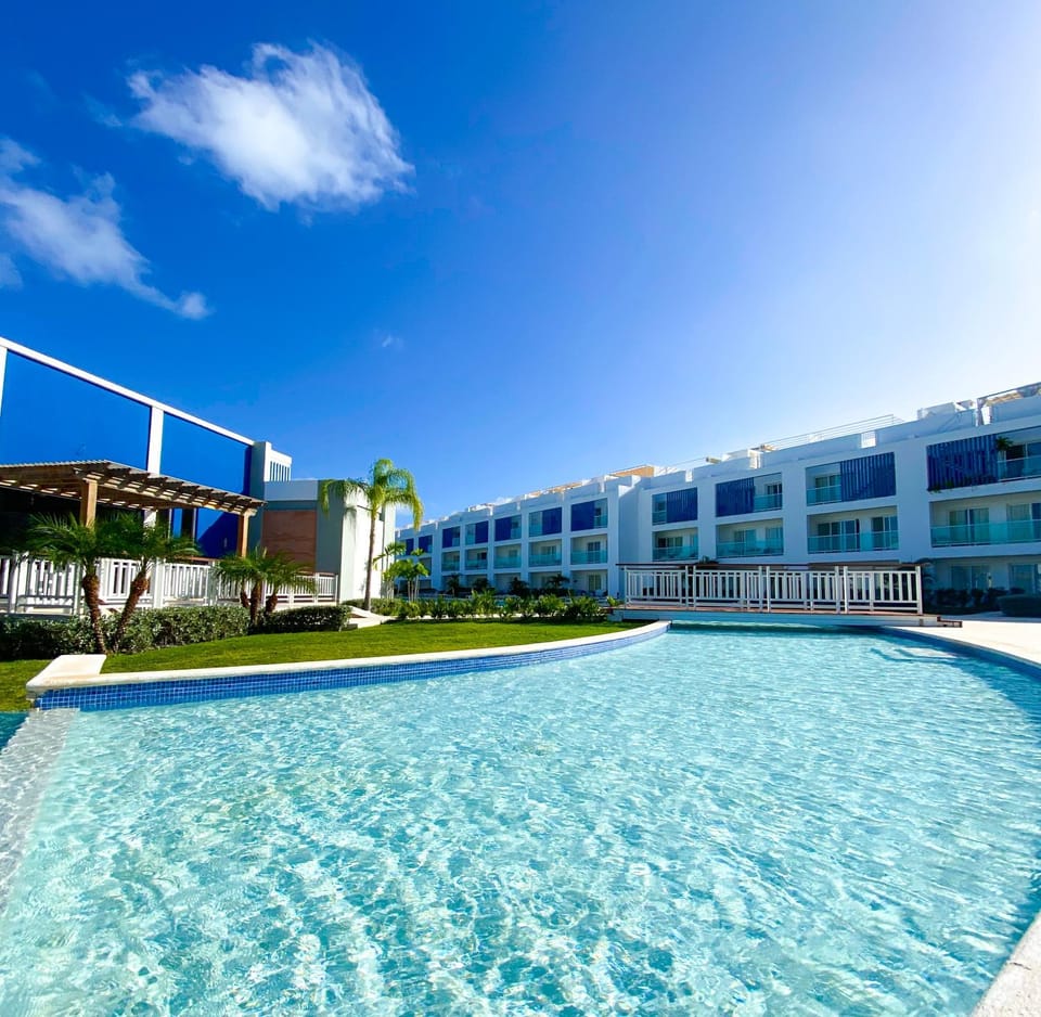 Property building, Swimming pool, Swimming pool