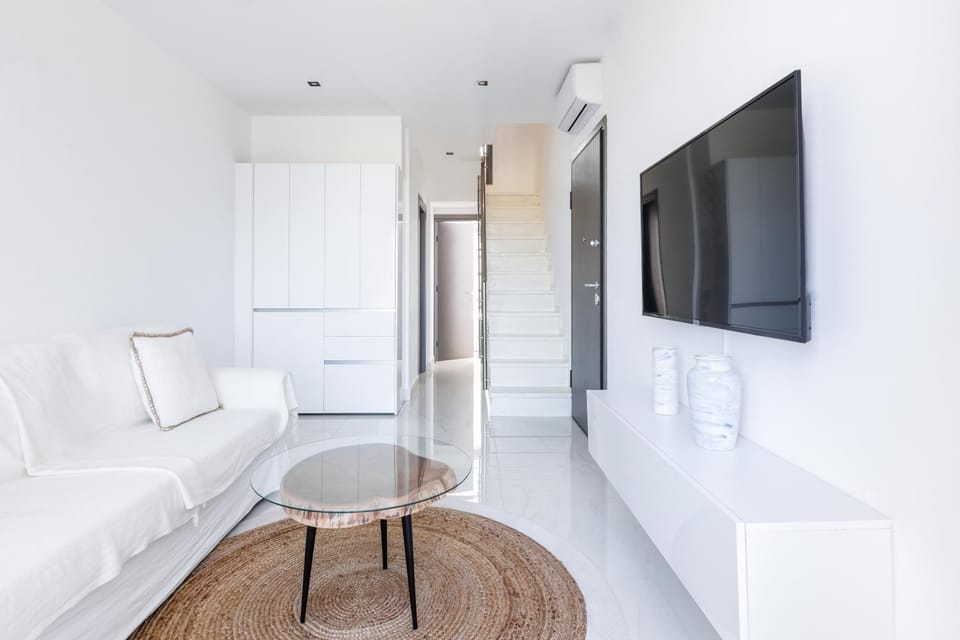 Communal lounge/ TV room, TV and multimedia, Living room, Seating area
