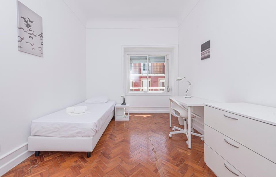 HOUZE Spacious Apartment in Lapa near Riverside Apartment in Lisbon
