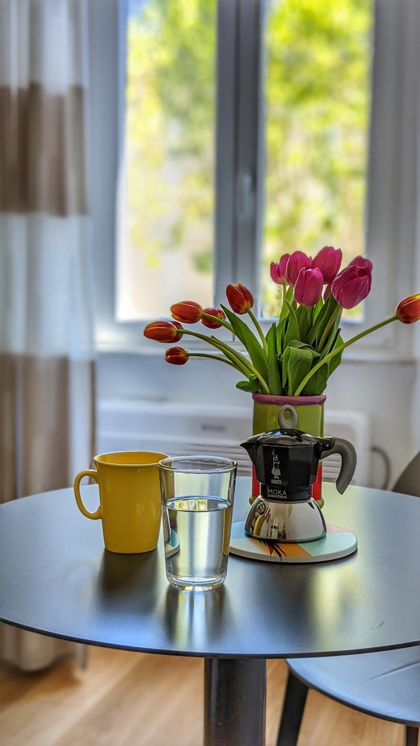 Coffee/tea facilities, Dining area