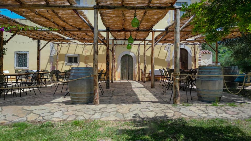 Property building, Restaurant/places to eat