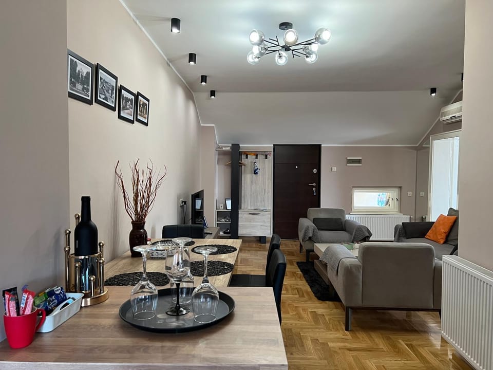 TV and multimedia, Living room, Dining area