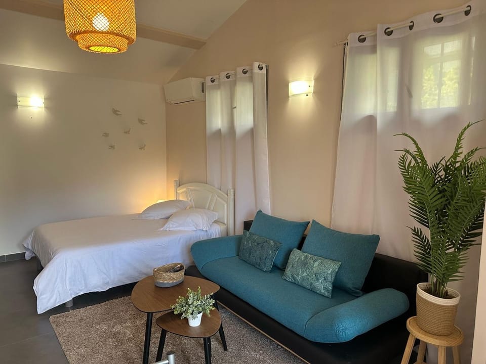 Studio calme et agréable avec acces jardin partage Apartment in French Riviera