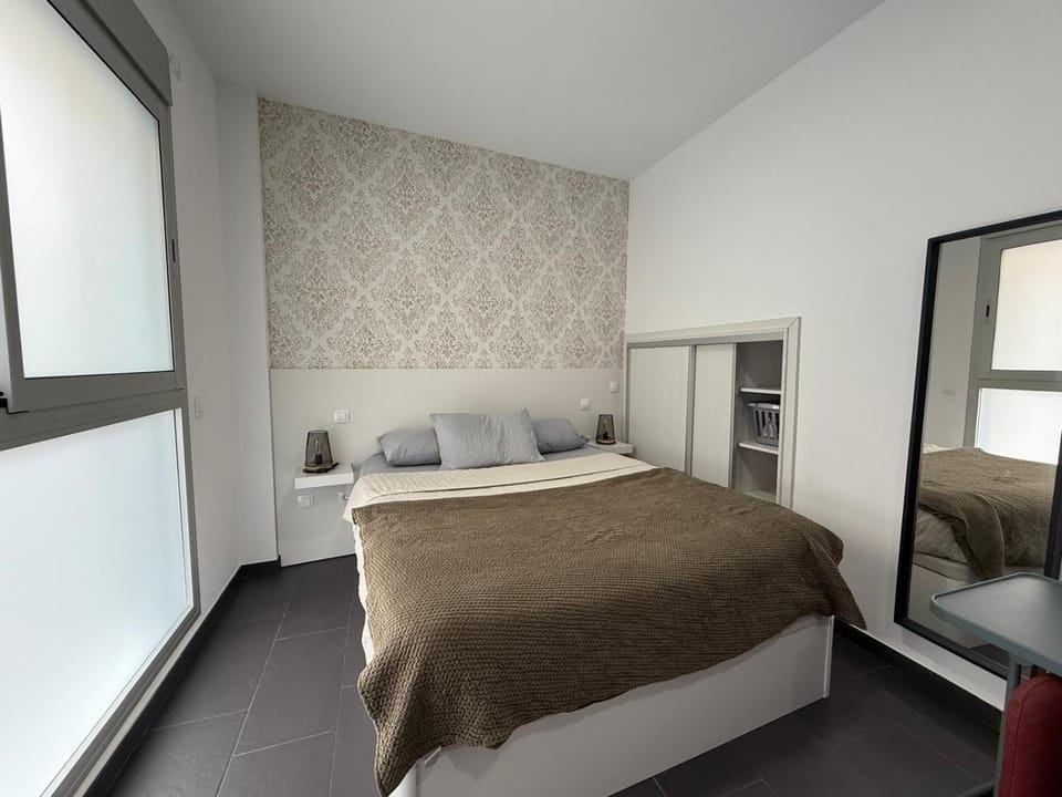 Bed, Bedroom
